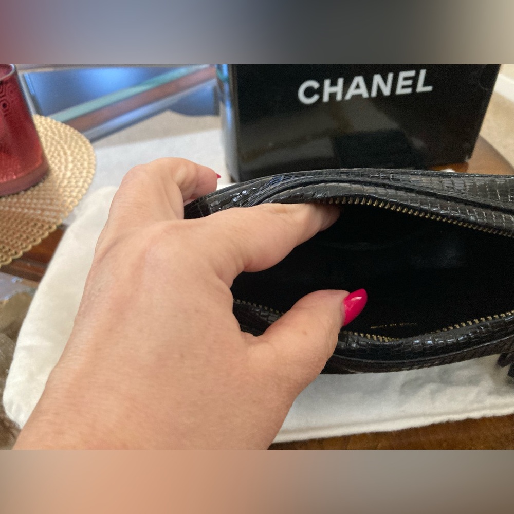 Pre-Loved Authentic Vintage CHANEL Black Lizard Handbag - Picture 8 of 10